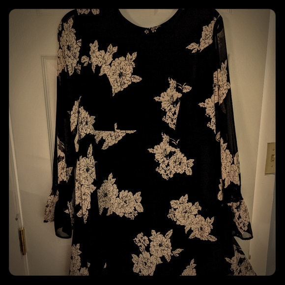 Xhilaration Dresses & Skirts - Long sleeve floral dress